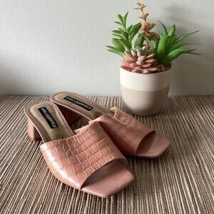 Karl Lagerfeld Paris Pink Patent Croc Mules Sandal Block Heels Blush  Size 7.5